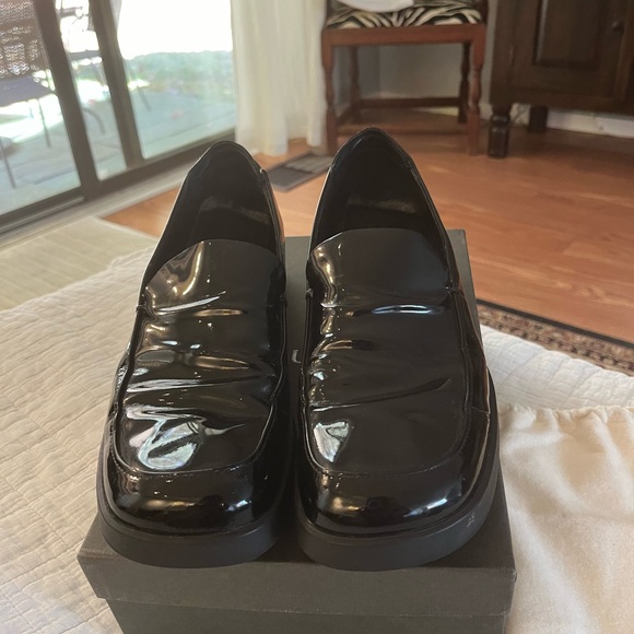 Gucci Black Patent Leather Loafers - Picture 1 of 12